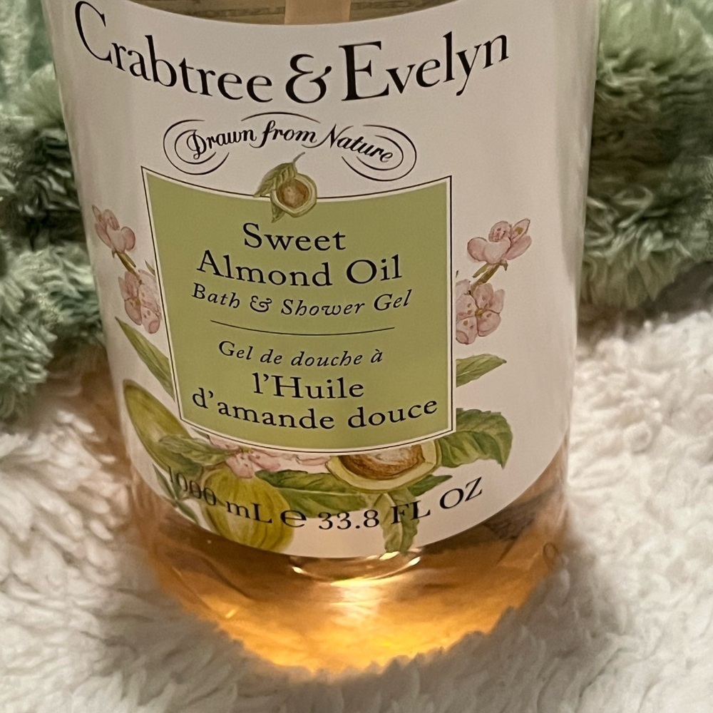 Crabtree & Evelyn Sweet Almond Oil Body Wash - Cream and Gold - Picture 3 of 7
